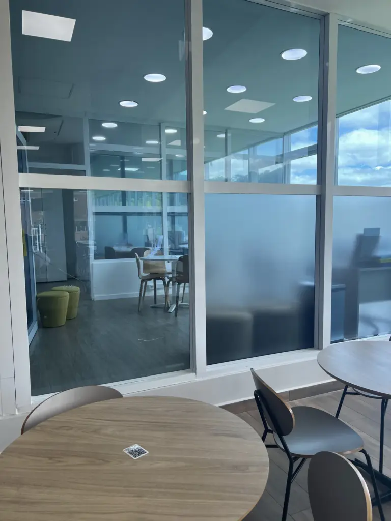 envelopamento de porta de vidro